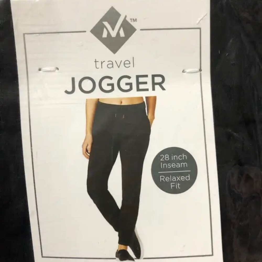 NWT) Travel jogger size L